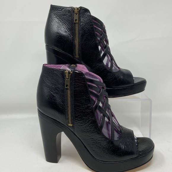 NWT Gee WaWa Women's Black and Purple Cutout Detail Heeled Sandals SZ 8 - Picture 2 of 10